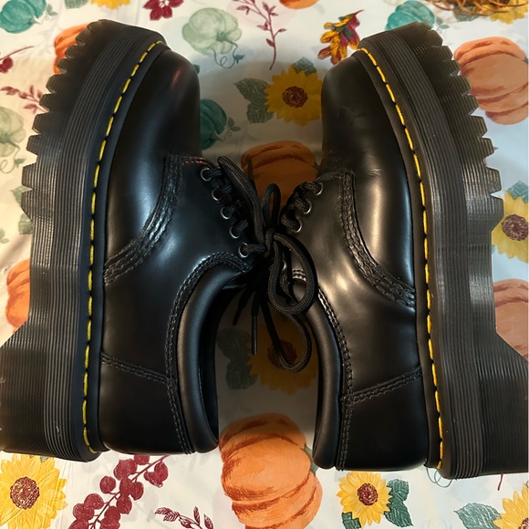 DR MARTENS 8053 Black Shiny Leather Platform Casual Shoes Size 6 LNC EUC - Picture 6 of 12